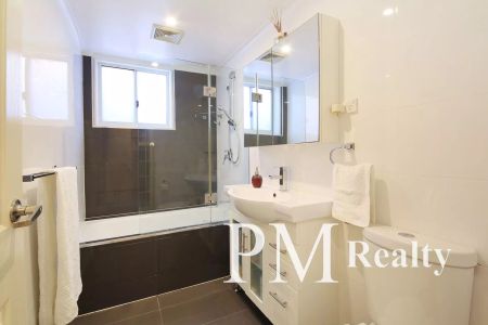 Well-Presented Two Bedroom Apartment in Prime Location - Photo 4