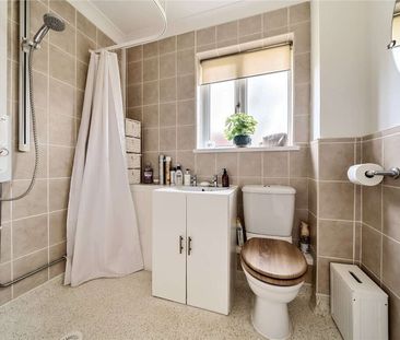 A well presented home with delightful gardens backing onto communal... - Photo 1