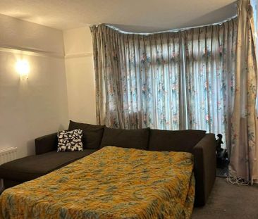 1 bedroom in a house share to rent - Photo 3