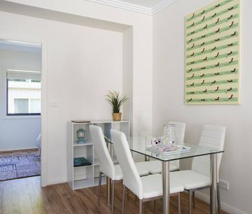 Luxe By The Beach! 3 Bedroom Townhouse... perfect beach location - Photo 1