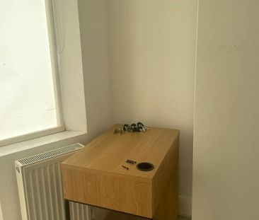 A luxury house Available at hendale Avenue NW4 4LR - Photo 2