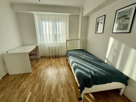 Apart. 4 camere, mobilat si utilat, central, Bloc Stea cu vedere spre Primarie - Photo 3