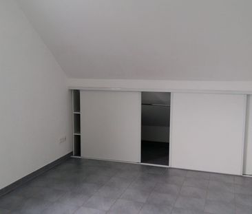 Schöne Dachgeschosswohnung mit Balkon und Garage in Grosbliederstroff - Photo 1