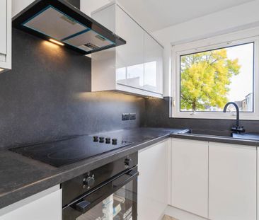 2 bedroom end of terrace house to rent - Photo 5