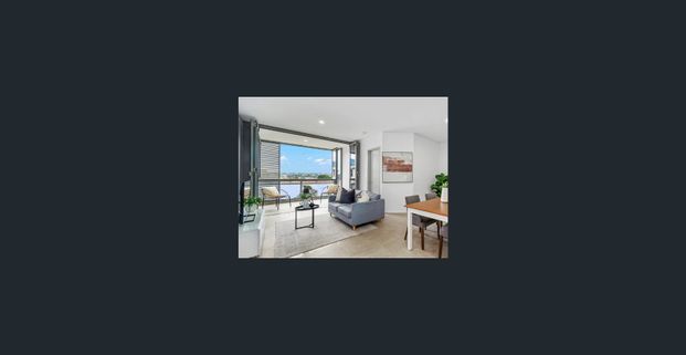 Unfurnished Spacious 1 bedroom apartment with water view - Photo 1