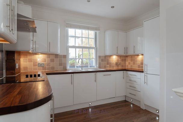 College Road, Epsom - Photo 1