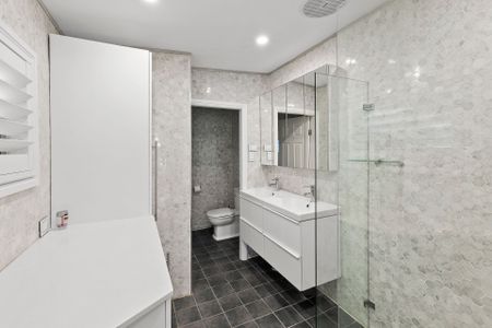 Renovated Inner-City Classic in Thriving Pyrmont Pocket - Photo 4