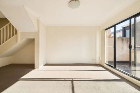 Spacious Top-Floor Apartment with Stunning Views | Dual-Level - Photo 3