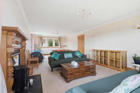 4 bedroom detached house to rent - Photo 3