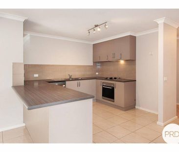 FAMILY HOME IN QUIET COURT! - Photo 4