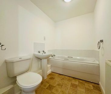 2 bedroom ground floor flat to rent - Photo 2