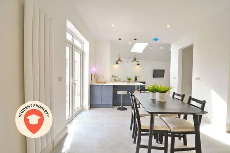 5 bedroom end of terrace house to rent - Photo 3