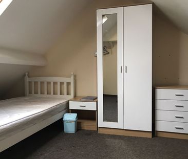 2 Bed Flat, High Road, IG1 - Photo 6