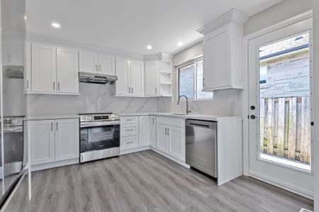 For Lease - 79 Strathavon Drive, Toronto, Ontario - Photo 2