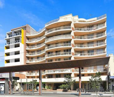 Two Bedroom Apartment in Prime Location - Photo 1