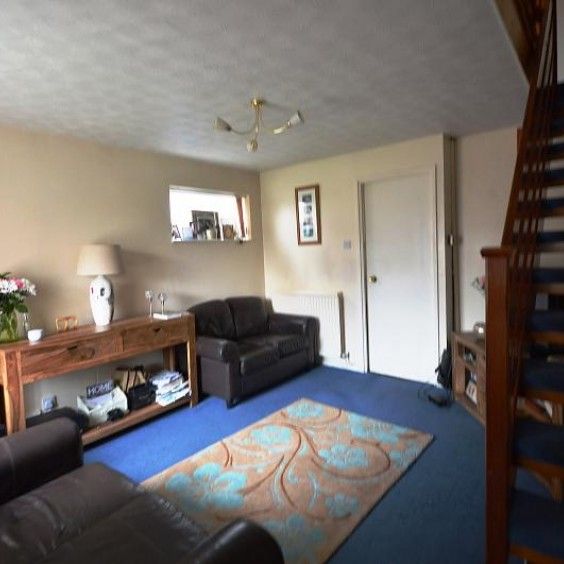 2 Bedroom Semi Detached Available Arranging tenancy - Photo 1