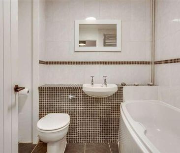 School Lane, Wargrave, Reading, Berkshire, RG10 - Photo 2