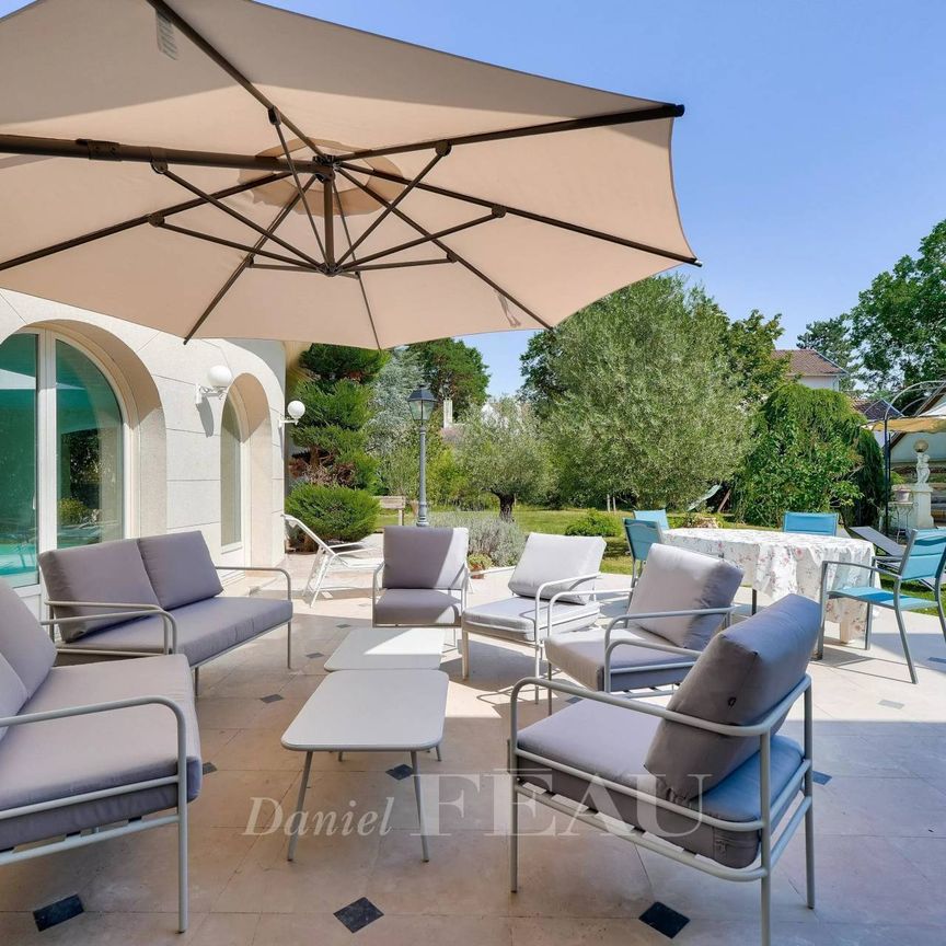 Location maison, Le Vésinet, 8 pièces, 316.21 m², ref 85117807 - Photo 1