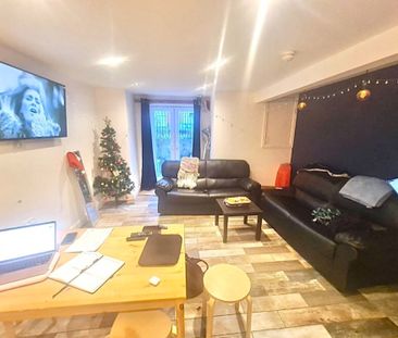 6 Bed - 72 Royal Park Avenue, Hyde Park, Leeds - LS6 1EY - Student - Photo 4