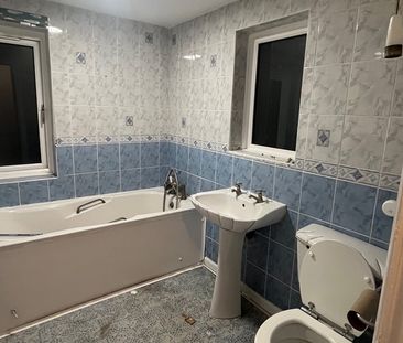 4 Bed Semi-Detached House, Coppetts Close, N12 - Photo 5