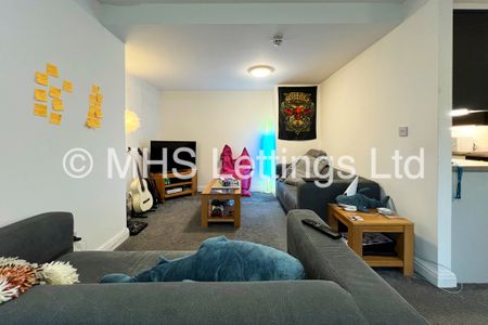 2 Bedroom Penthouse for rent in Hyde Park Road - Photo 3