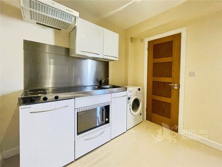 Garden Close, Addlestone, Surrey, KT15 2PT - Photo 4