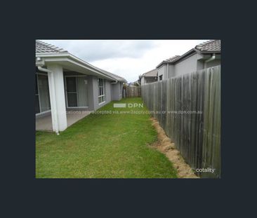 Large 4 bedroom home with media room - Photo 4