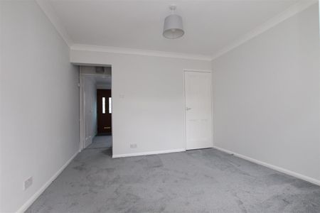 2 bedroom Terraced House to let - Photo 3