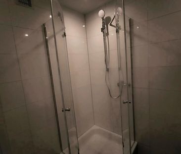 Frisch renovierte 4-Zimmer-DG Wohnung mit Garage in MG-Rheydt - Photo 2