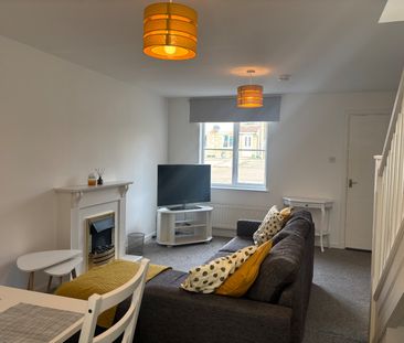 2 bedroom semi-detached house to rent - Photo 2