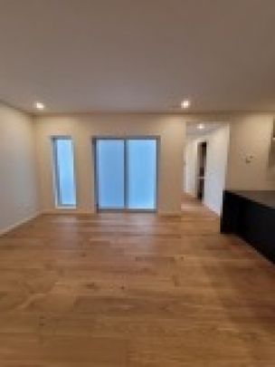 Magnifique condo de 2 chambres, offert en location semi-meublée ! - Photo 1