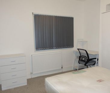 4 bedroom House To Let - Photo 2