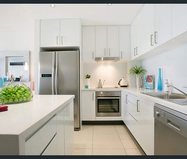 Vibrant 2 bedroom townhouse! - Photo 4