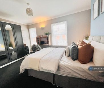 1 bedroom in a house share to rent - Photo 3