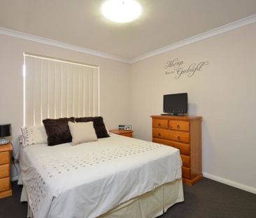 FULLY FURNISHED MODERN 2 BEDROOM UNIT! - Photo 2