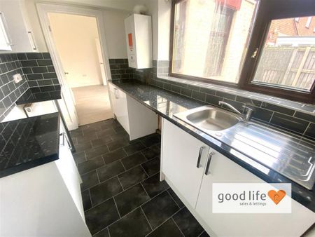 3 bedroom semi-detached house to rent - Photo 4