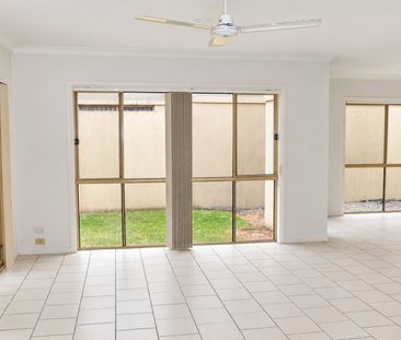 Spacious Family Living in the Heart of Robina - Photo 3