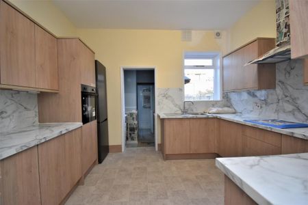 4 bedroom terraced house to rent - Photo 4