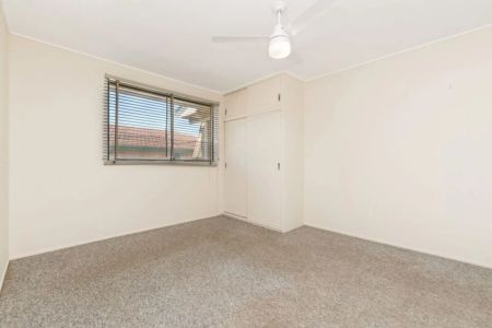 Unit 2/32 Barnes Avenue, - Photo 4