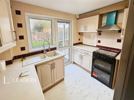 3 bedroom detached house to rent - Photo 5