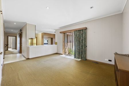 48 Browns Parade, Wendouree - Photo 2