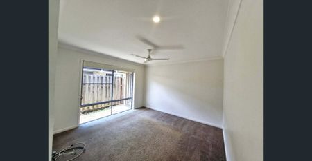 Spacious 4-Bedroom Family Home with 4 Air Conditioners - Photo 3