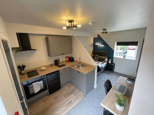 6 bedroom house to rent - Photo 1