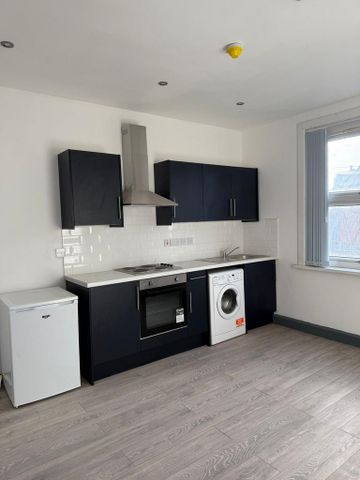 1 bedroom flat to rent - Photo 2