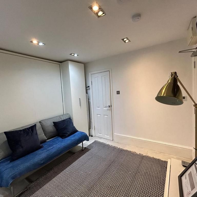 Studio to rent - Photo 1