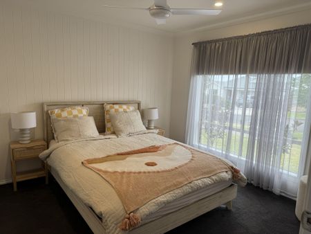 Modern Family Home, Furnished or Unfurnished! - Photo 3