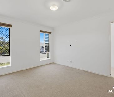 Spacious Family Home in Prime Park Ridge Location! - Photo 6