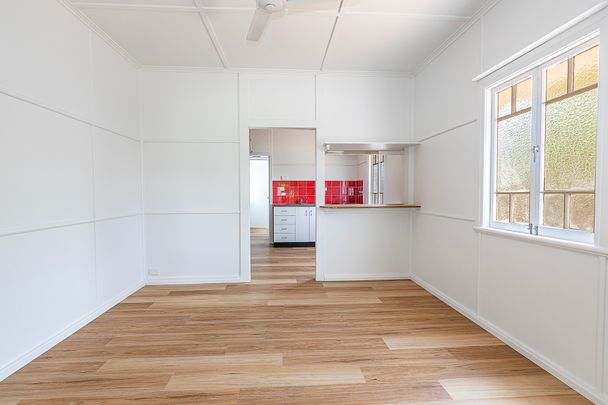 1 & 2/5 Eighth Avenue, South Townsville QLD 4810 - Apartment For Rent | Domain - Photo 1