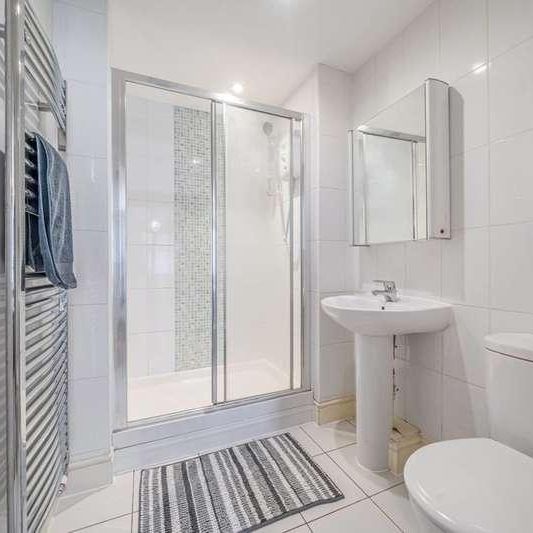 Flowers Avenue, Ruislip, HA4 - Photo 1