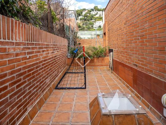 Barcelona, Catalonia 08035 - Photo 1